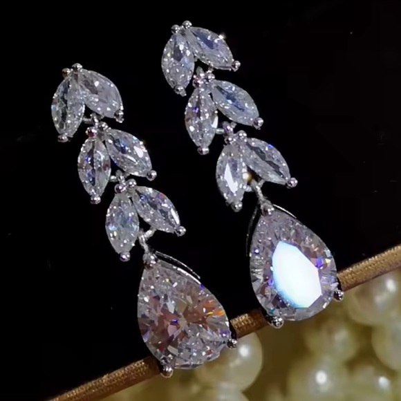 Zircon Bride Color Silver Leaf Drop Earrings - Picture 2 of 5